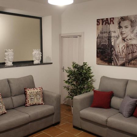 Zisa Home Ai Cantieri Culturali-Facile Posteggio In Strada No Ticket ปาแลร์โม ภายนอก รูปภาพ