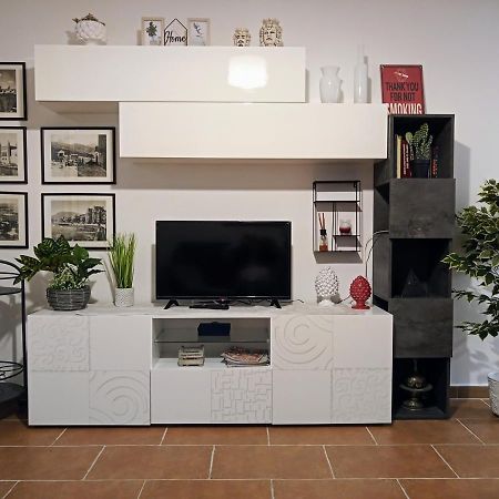 Zisa Home Ai Cantieri Culturali-Facile Posteggio In Strada No Ticket ปาแลร์โม ภายนอก รูปภาพ